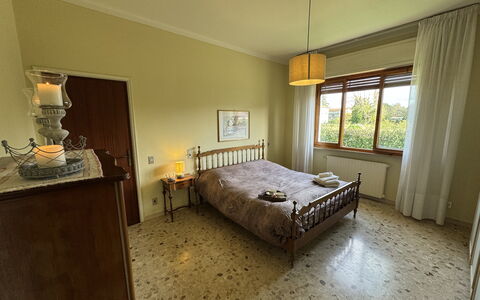 Villa Lory: Piso, Suelo, Madera, Diseño De Interiores, Cama, Habitación, Techo, Mueble, Habitación, Encendiendo