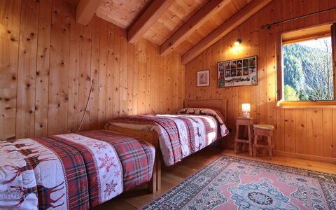Chalet Genzianella: Madera, Casa, Casa, Cabaña, Habitación, Madera Dura, Manchas De Madera, Cuarto De Troncos, Cama, Sábana