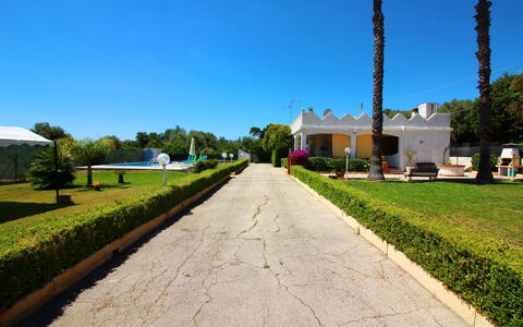 Villa Floridia: Sombra, Hacienda, Paisajismo, Jardín, Césped, Inmuebles, Cobertura, Villa, Entrada De Coches