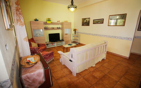 Villa Floridia: Mueble, Diseño De Interiores, Piso, Madera, Suelo, Habitación, Sofá, Encendiendo, Sala, Marco