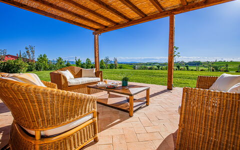 Villa Lodolaio: Mueble, El Terreno Del Lote, Mueble Para Exteriores, Silla, Manchas De Madera, Sombra, Cubierta, Jardín, Recurso, Madera Dura