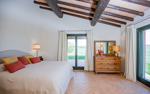 Villa Lodolaio: Mueble, Madera, Diseño De Interiores, Piso, Suelo, Techo, Casa, Cama, Habitación, Habitación