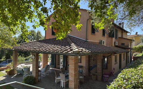 Casa Mia: Casa, Casa, Techo, Cabaña, Sombra, Porche, Inmuebles, Estructura Al Aire Libre, Silla, Balcón