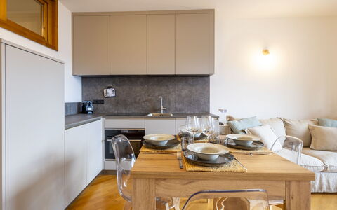 Baita Bucaneve: Mueble, Cocina, Aparato De Cocina, Diseño De Interiores, Mostrador, Piso, Pared, Gabinetes, Electrodoméstico, Madera