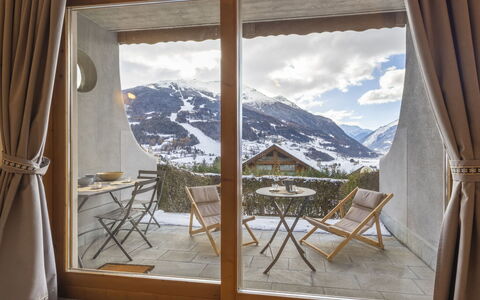 Baita Bucaneve: Diseño De Interiores, Cordillera, Habitación, Techo, Silla, Cortina, Tratamiento De La Ventana, Alpes, Cresta, Manchas De Madera