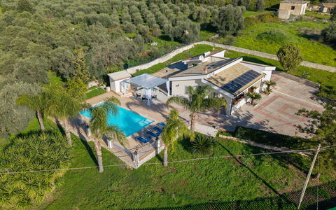 Villa Ninfa: Piscina, Barrio Residencial, Recurso, Inmuebles, Casa, Vista Panorámica, Fotografía Aérea, Mansión, Hacienda, Paisajismo