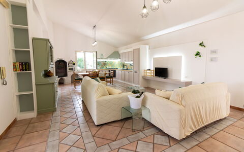 Villa Ninfa: Diseño De Interiores, Mueble, Piso, Suelo, Sofá, Techo, Madera, Habitación, Sala, Encendiendo