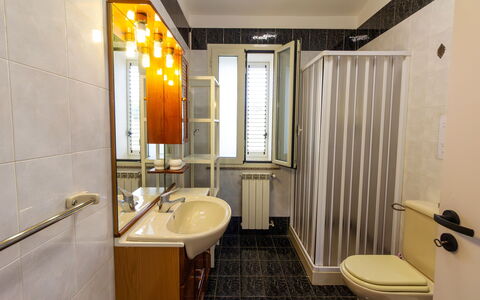 Villa Ninfa: Arreglo De Tubería, Diseño De Interiores, Piso, Baño, Suelo, Lavabo Del Baño, Lavabo, Habitación, Grifo, Plomería