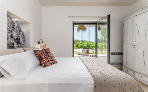 Lacorte di Ninetta: Mueble, Cama, Habitación, Diseño De Interiores, Sábana, Lecho, Linos, Piso, Suelo, Textil