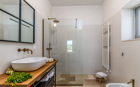 Lacorte di Ninetta: Piso, Diseño De Interiores, Suelo, Arreglo De Tubería, Baño, Encendiendo, Casa, Techo, Grifo, Lámpara