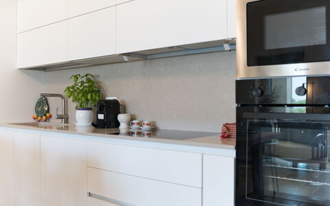 Lacorte di Ninetta: Gabinetes, Aparato De Cocina, Cocina, Mostrador, Diseño De Interiores, Electrodoméstico, Electrodoméstico, Piso, Mueble, Cajón