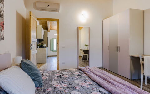 Zena Apartment: Diseño De Interiores, Mueble, Piso, Suelo, Techo, Madera, Habitación, Textil, Habitación, Cama