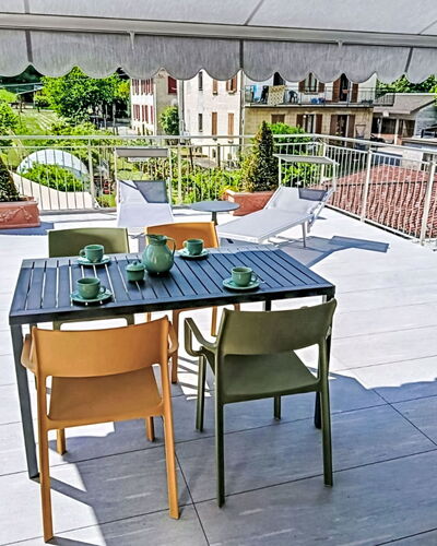 Piateda Terrace: Mueble, Silla, Mueble Para Exteriores, Mesa, Mesa Al Aire Libre, Cocina Y Comedor Mesa, Sombra, Restaurante, Mesa De Café, Patio