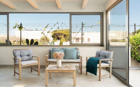 La Casa di Connie: Mueble, Mueble Para Exteriores, Madera, Silla, Mesa, Suelo, Piso, Maceta, Diseño De Interiores, Mesa Al Aire Libre
