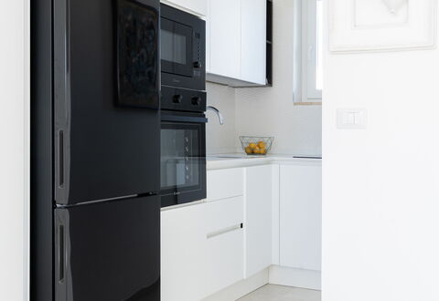 La Casa di Connie: Aparato De Cocina, Electrodoméstico, Diseño De Interiores, Piso, Electrodoméstico, Cocina, Suelo, Refrigerador, Mueble, Casa