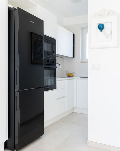 La Casa di Connie: Aparato De Cocina, Electrodoméstico, Diseño De Interiores, Piso, Electrodoméstico, Cocina, Suelo, Refrigerador, Mueble, Casa