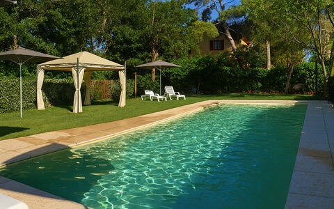 Appartamento Ibisco Seaside and Pool: Piscina, Recurso, Sombra, Patio Interior, Jardín, Eco Hotel, Ocio, Paisajismo, Hacienda, Fuente De Agua