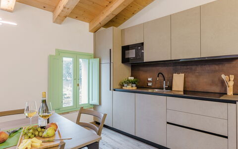 Zena Suite: Cocina, Mostrador, Diseño De Interiores, Mueble, Piso, Madera, Aparato De Cocina, Gabinetes, Casa, Electrodoméstico