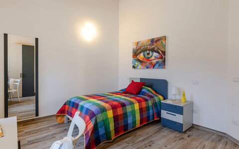 Zena Suite: Diseño De Interiores, Suelo, Piso, Mueble, Habitación, Pared, Cama, Madera, Techo, Habitación
