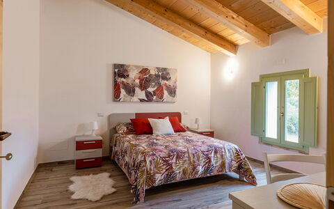 Zena Suite: Diseño De Interiores, Mueble, Piso, Pared, Suelo, Madera, Techo, Habitación, Cama, Habitación