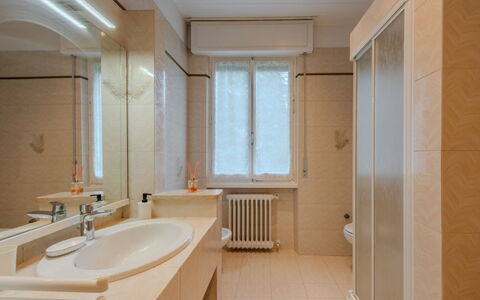Ca dei Noni: Piso, Arreglo De Tubería, Pared, Diseño De Interiores, Suelo, Baño, Lavabo Del Baño, Lavabo, Grifo, Habitación