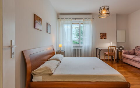 Ca dei Noni: Cama, Mueble, Diseño De Interiores, Habitación, Piso, Suelo, Sábana, Lecho, Madera, Suelos De Madera