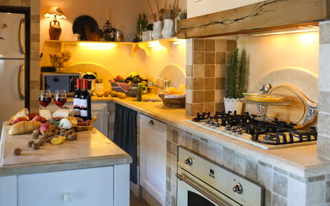 Villa Peccioli: Cocina, Aparato De Cocina, Mostrador, Diseño De Interiores, Mueble, Gabinetes, Electrodoméstico, Piso, Estufa De Cocina, Electrodoméstico