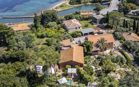 La Torre sul Ponte, Seaview, Garden: Agua, Árbol, Barrio Residencial, Casa, Paisaje, Costa, Costeras Y Los Accidentes Geográficos Oceánico, Casa, Fotografía Aérea, Vista Panorámica