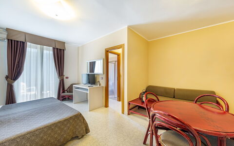 Alghero Residence, Seaside Apartments: Piso, Suelo, Diseño De Interiores, Techo, Departamento, Habitación, Diseño, Cortina, Hotel