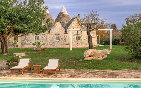 Trulli Experience, Pool, Monopoli: Inmuebles, Jardín, Césped, Mansión, Casa De Campo, Villa, Hacienda