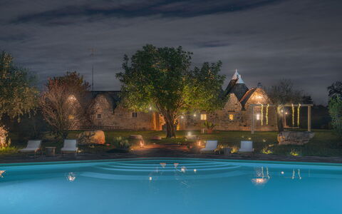 Trulli Experience, Pool, Monopoli: Inmuebles, Noche, Piscina, La Iluminación Del Paisaje, Oscuridad, Noche, Jardín, Hacienda, Paisajismo, Yarda
