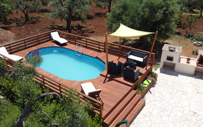 Villa Antony: Madera, Piscina, Mueble, Mueble Para Exteriores, Manchas De Madera, Cubierta, Recurso, Sombra, Silla, Madera Dura