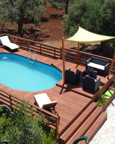 Villa Antony: Madera, Piscina, Mueble, Mueble Para Exteriores, Manchas De Madera, Cubierta, Recurso, Sombra, Silla, Madera Dura