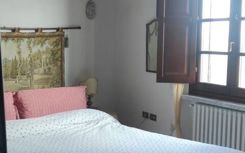 Villa Luce San Miniato: Cama, Habitación, Lecho, Sábana, Mueble, Linos, Diseño De Interiores, Textil, Suelo, Marco De La Cama
