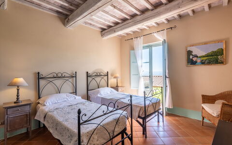 Cignella Resort: Mueble, Mueble Para Exteriores, Silla, Balcón, Villa, Hotel, Recurso, Planta De Casa, Marco De La Cama, Lámpara
