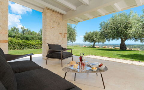 Villa Netina: Mueble, Silla, Mueble Para Exteriores, Sombra, Cocina Y Comedor Mesa, Jardín, Mesa De Café, Paisajismo, Diseño, Brazo