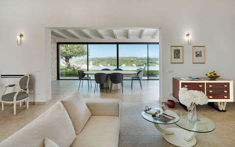 Villa Netina: Mueble, Diseño De Interiores, Piso, Techo, Suelo, Mesa, Habitación, Silla, Casa, Sala