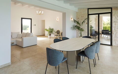 Villa Netina: Mueble, Diseño De Interiores, Piso, Suelo, Pared, Mesa, Madera, Silla, Cocina Y Comedor Mesa, Comedor