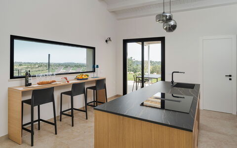 Villa Netina: Cocina, Mueble, Mostrador, Diseño De Interiores, Piso, Cocina Y Comedor Mesa, Mesa, Aparato De Cocina, Suelo, Silla