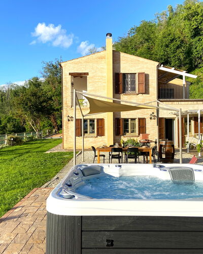 La Casa nel Bosco: Piscina, Recurso, Eco Hotel, Maceta, Mueble Para Exteriores, Paraguas, Planta De Casa, Hotel, Silla, Yarda