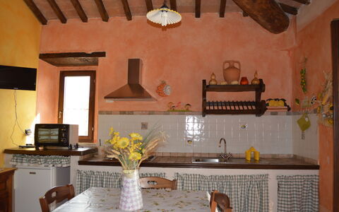 Agriturismo Bellavista, Private Pool, Val D'Orcia: Mueble, Diseño De Interiores, Madera, Piso, Habitación, Suelo, Techo, Casa, Silla, Cocina