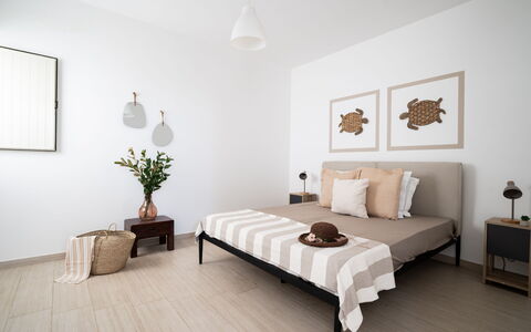 Il Respiro del Mare: Mueble, Piso, Suelo, Diseño De Interiores, Madera, Suelos De Madera, Habitación, Cama, Habitación, Casa