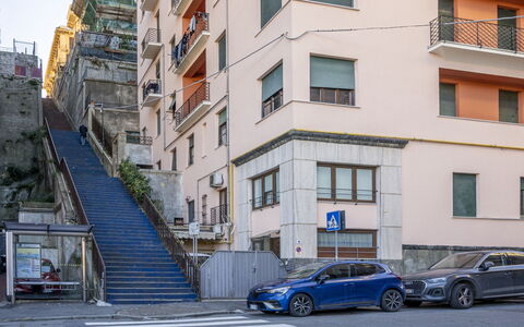 La Casa di Bruno, Terrace, in the Heart of Genova: Edificio, Tiempo De Día, Ciudad, Área Urbana, Barrio Residencial, By, Departamento, Barrio, Arquitectura, Calle