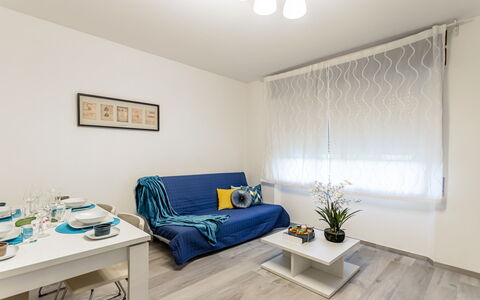 Casa Tania: Diseño De Interiores, Mueble, Sofá, Departamento, Habitación, Piso, Suelo, Casa, Sala