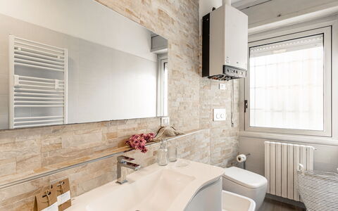 Casa Tania: Pared, Arreglo De Tubería, Piso, Diseño De Interiores, Lavabo, Suelo, Grifo, Baño, Plomería, Casa