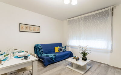 Casa Tania: Diseño De Interiores, Mueble, Sofá, Departamento, Habitación, Piso, Suelo, Casa, Sala