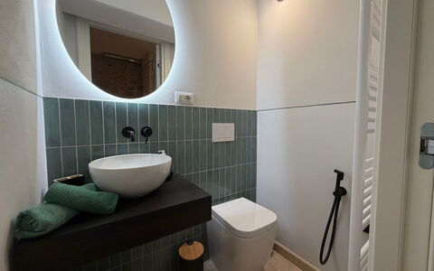 Casa Amandoli: Baño, Piso, Diseño De Interiores, Pared, Arreglo De Tubería, Suelo, Lavabo Del Baño, Lavabo, Plomería, Grifo