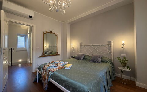 Casa Amandoli: Diseño De Interiores, Mueble, Cama, Habitación, Piso, Suelo, Habitación, Techo, Sábana, Madera