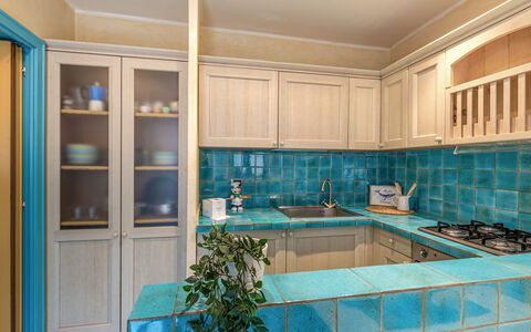 Suite la Torre: Cocina, Mostrador, Diseño De Interiores, Aparato De Cocina, Gabinetes, Piso, Electrodoméstico, Madera, Suelo, Habitación
