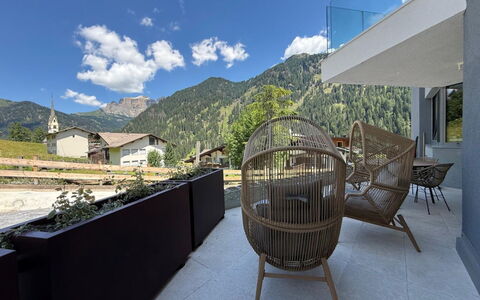 Domus Canazei: Cordillera, Valle, Silla, Balcón, Alpes, Cresta, Mueble Para Exteriores, Eco Hotel, Pueblo De Montaña